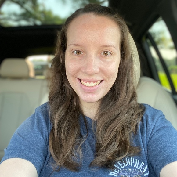 Meet your Posher, Alyssa - Picture 1 of 2